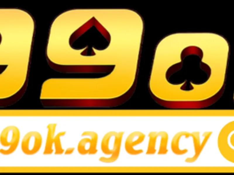 Vợt tennis và bóng trên sân